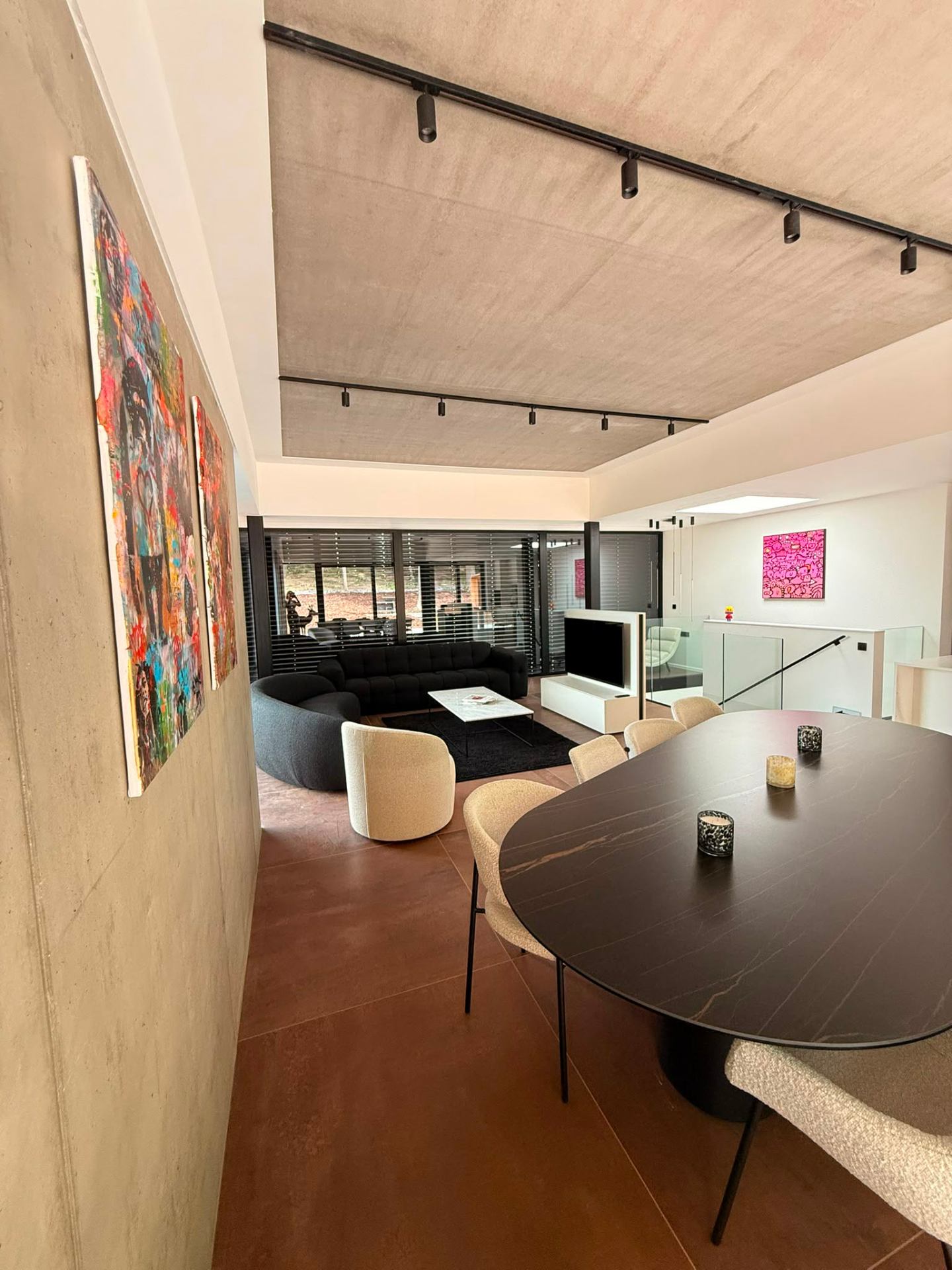 Galerie d'art contemporain intégrée à l'espace de vie
